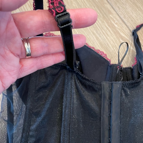 Black and Pink Lace Corset - Picture 5 of 15